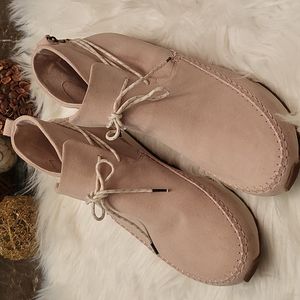 TOMS pull on sneaker sz 12, rose color, great condition